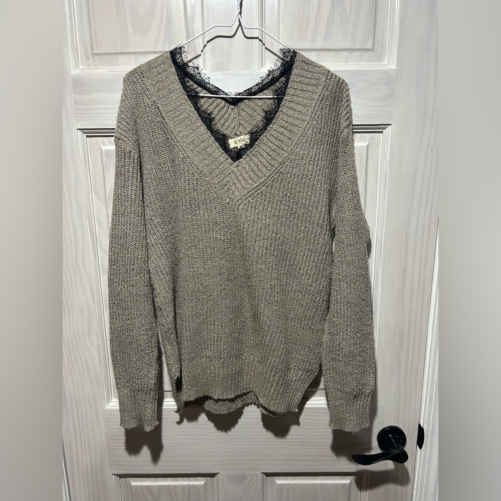 LA MIEL Lace-Trimmed Knit Sweater in Black and Tan